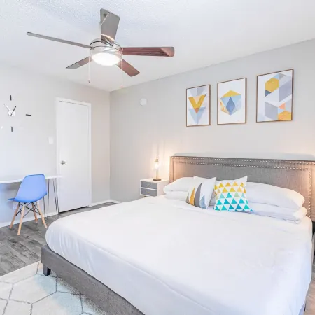 Soco Chic 1BR w Pool King bed Close to DT