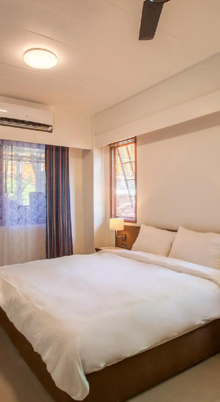 Deluxe Double Bed with Windows