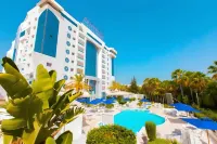 The Penthouse Suites Hotel - piscina
