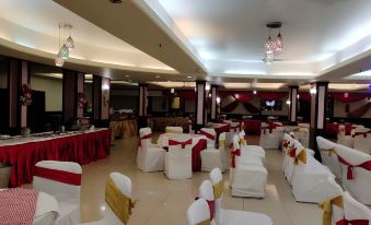 Avadh Hotel & Banquets