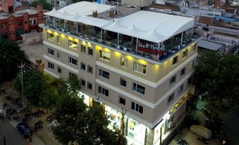 Hotel City Crown - Housity