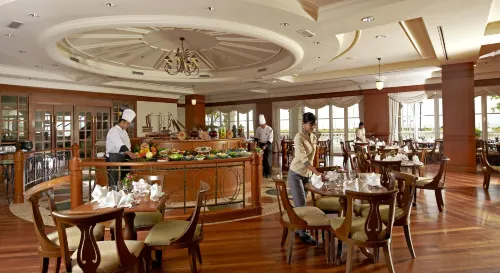 Avillion Admiral Cove Dining Photos