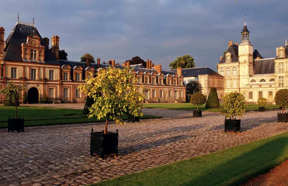 宜必思內穆爾酒店