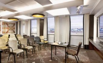 2. 골든 튤립 호텔..