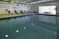 Holiday Inn GUILDFORD by IHG - Pool
