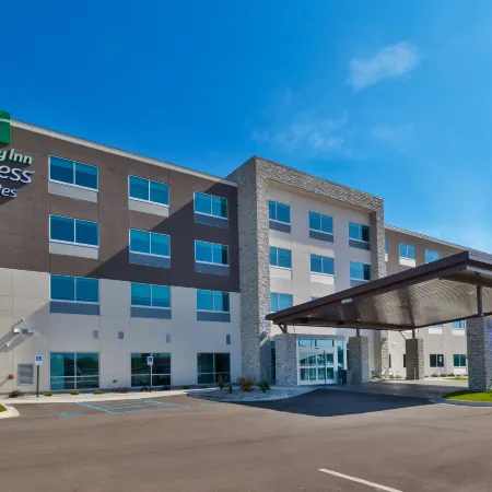Holiday Inn Express & Suites CEDAR SPRINGS - GRAND RAPIDS N by IHG