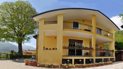 Bed & Breakfast Con Vista Giardino e Piscina 이브레아 호텔