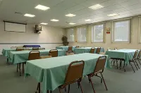 Super 8 by Wyndham Plattsburgh - Wifi