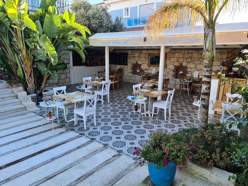 Tarcin Alacati Otel - Adults Only