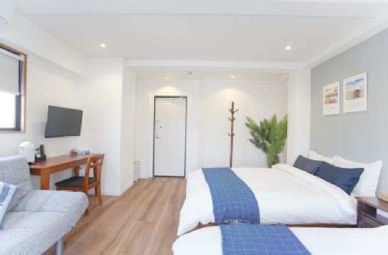 Apartment 401, Non Smoking Dandelion Photo