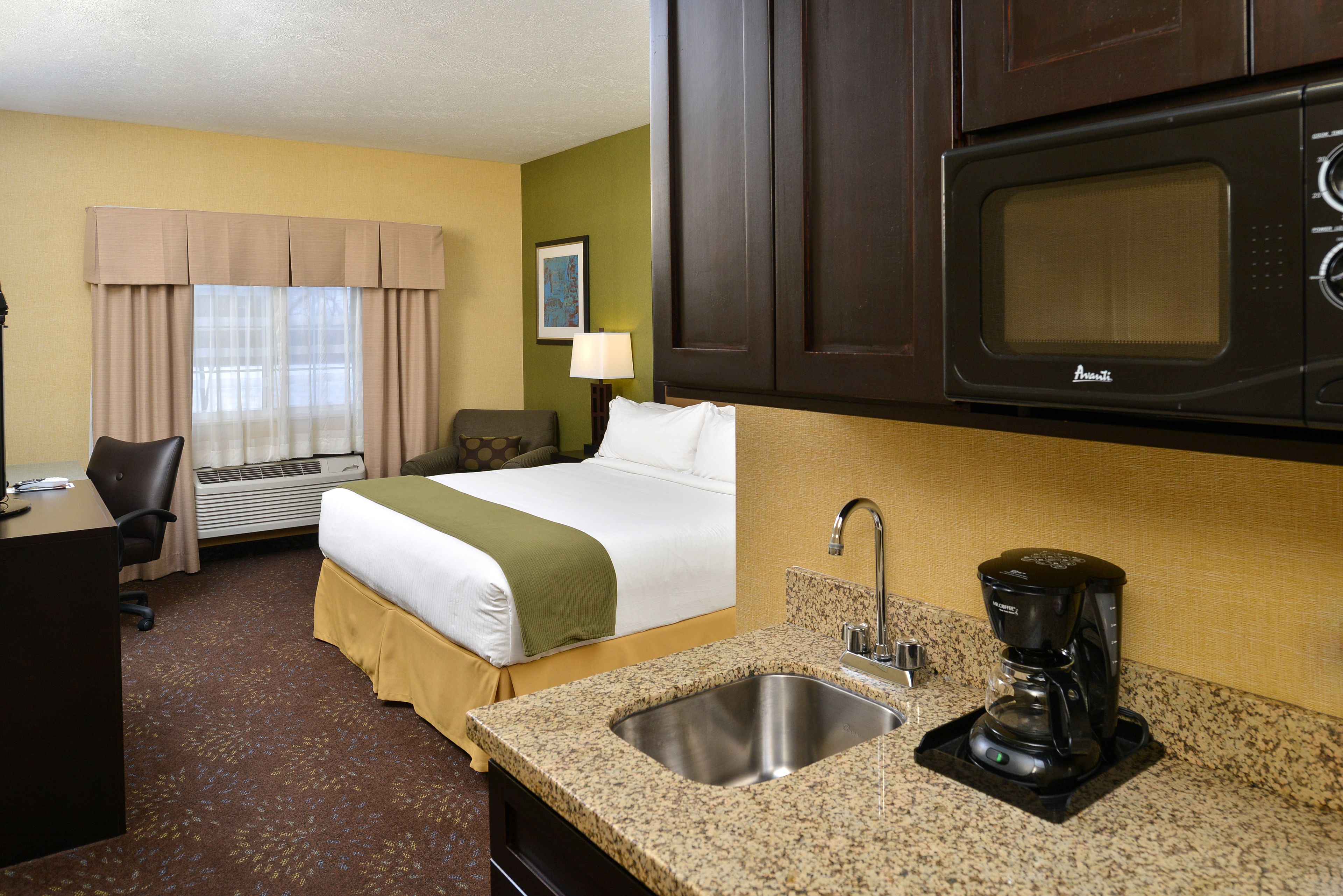 Holiday Inn Express Hotel & Suites Charlotte, an Ihg Hotel