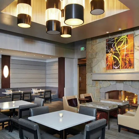 DoubleTree by Hilton Hotel Salt Lake City Airport Отели рядом с Аэропорт Солт-Лейк-Сити