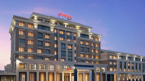 Hampton by Hilton Astana Triumphal Arch - พร้อมอาหารเช้า