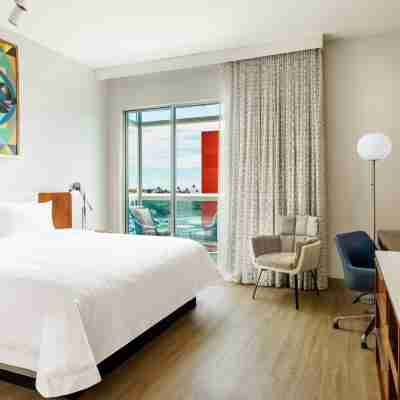 Hampton Inn & Suites by Hilton Santa Monica Rooms