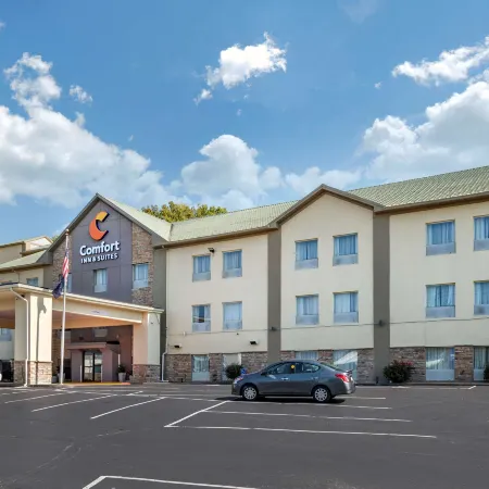 Comfort Inn & Suites Отели рядом с достопримечательностью «Стадион Nippert»