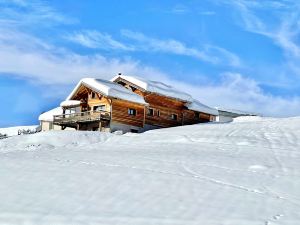 Gîte au pied des pistes avec vue sur la montagne - Chalet Nelda