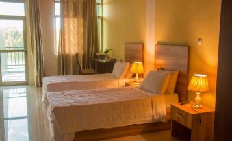 Twin and Intimate Room with Nice Balcony - View on the Lake