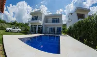Mandalay Coast Cabana Cerca A la Playa TERRAVERDE ECOCAMPING周辺のホテル