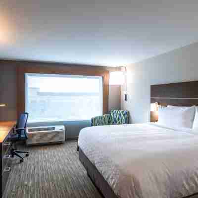 Holiday Inn Express & Suites Gainesville - Lake Lanier Area Rooms
