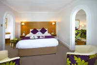 The Chequers Hotel Hotels near Highclere Castle