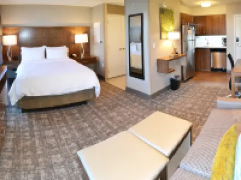 Staybridge Suites Red Deer North by IHG Hoteles en Red Deer