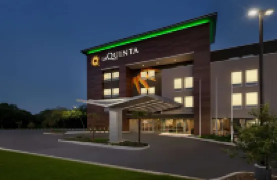 La Quinta Inn & Suites by Wyndham San Antonio Seaworld/Lafb Hotels near West San Antonio