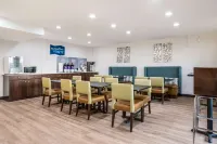Clarion Pointe East Lansing University Area - breakfast
