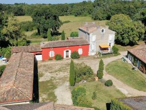 Domaine des Galards: Location grand Gîte et Chambres d´hôtes piscine (Bordeaux)