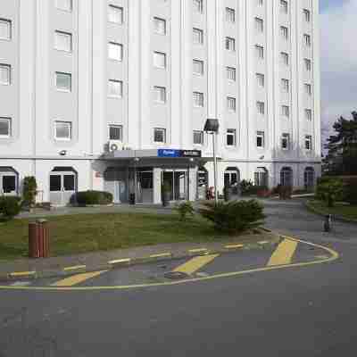 Campanile le Blanc Mesnil Hotel Exterior