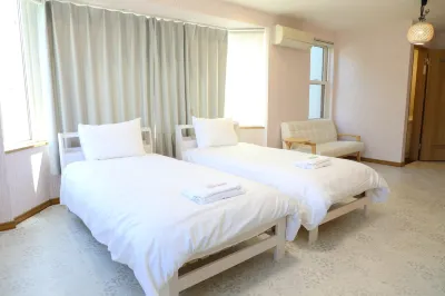 Donguri House