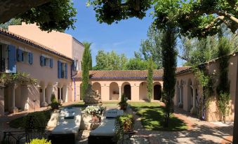 Charming Mas Provencal with Swimming Pool and Jacuzzis Cinema - FLH-Excellence