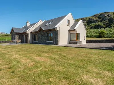 Cuascrome Hotels near Valentia Island Lighthouse