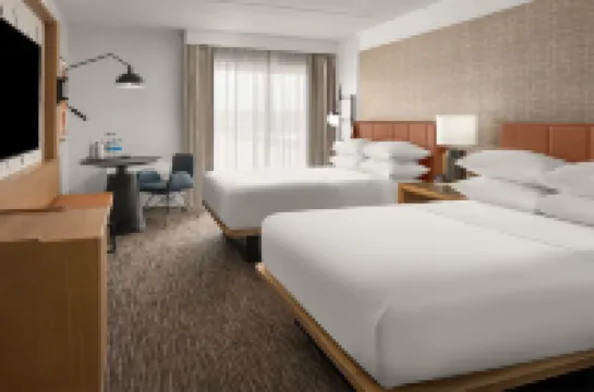 Sheraton Milwaukee Brookfield Hotel