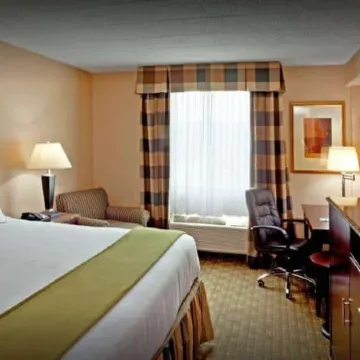 Days Hotel by Wyndham North Bergen /NYC Area Отели в г. Норт-Берген