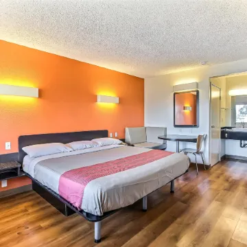 Motel 6 Oakland, CA - Embarcadero
