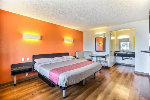 Oakland, CA - Embarcadero Hotels in Alameda