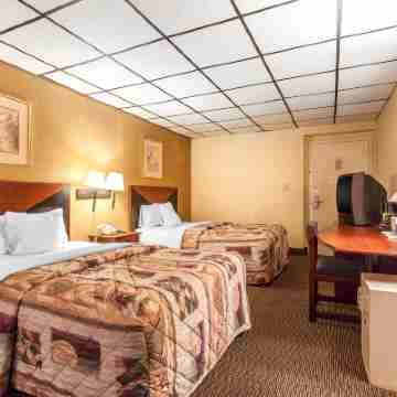 Rodeway Inn North Rooms