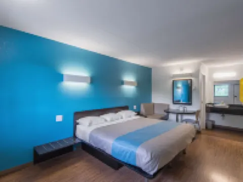 Motel 6 Overland Park, KS Hotels in Johnson County