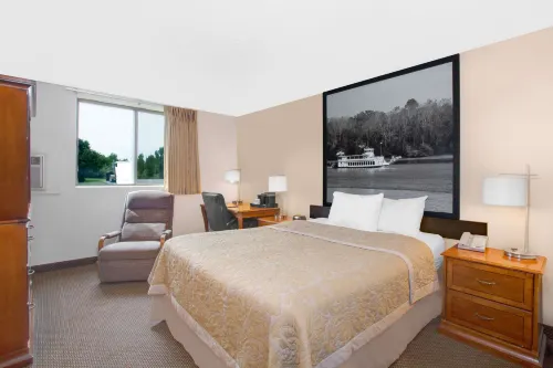 Super 8 by Wyndham Clear Lake Hotels in Clear Lake