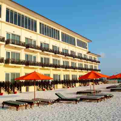 Hulhule Island Hotel Hotel Exterior