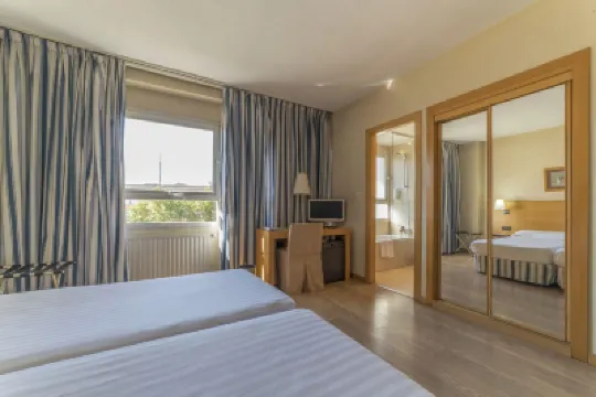 Infanta Mercedes Hotels near Pitis Metro Station