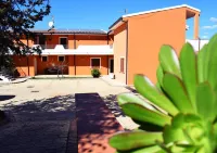 蒙蒂路育飯店 特里尼特阿達古爾圖埃維尼奧拉住宿飯店