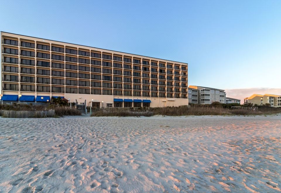 Crystal Coast Oceanfront Hotel - Housity