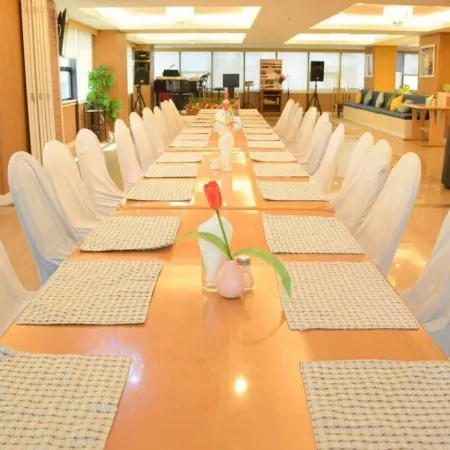 Bay Hotel Srinakarin