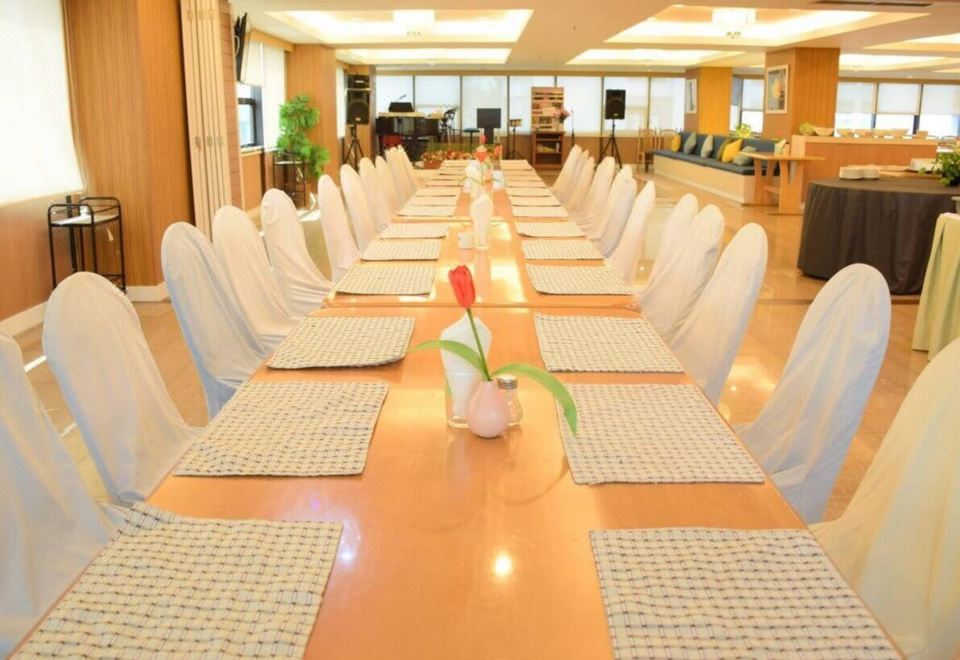 Bay Srinakarin Hotel Over view