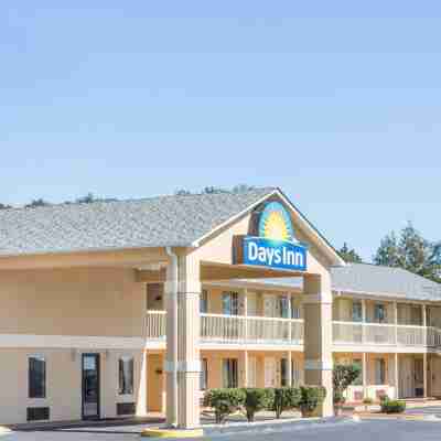 Days Inn by Wyndham Royston Hotel Exterior