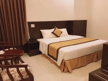 Lucky Star Hotel Отели рядом с достопримечательностью «BMT Little Garden»