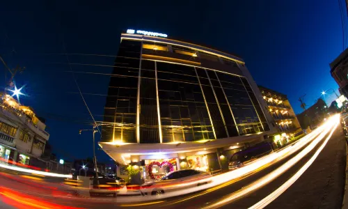 โรงแรมไอรอนวู้ด