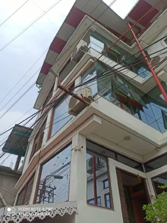 Relaxe Hotel Bagdogra Отели рядом с Аэропорт Багдогра