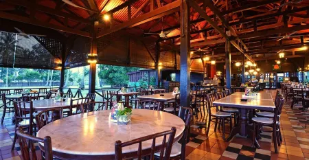 ViVilla by Holiday Villa Cherating Отели в г. Чератинг